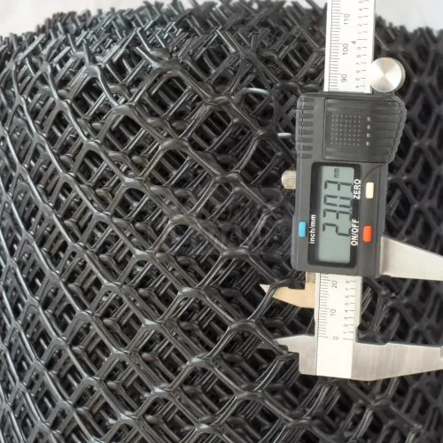 Műanyag baromfirács 15x15 mm, fekete 0,9 x 25m