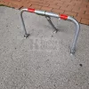 Lehajtható parkolásgátló kengyel, parkolóőr
