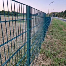 2D kerítés tábla zöld (RAL 6005) 8-6-8 – 83 cm magas