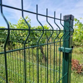 3D kerítéselem zöld RAL 6005 porfestett 4mm – kerítéstábla közelkép, 103-203 cm