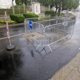 Mobil kordon területek gyors lekerítéséhez 110 cm magas