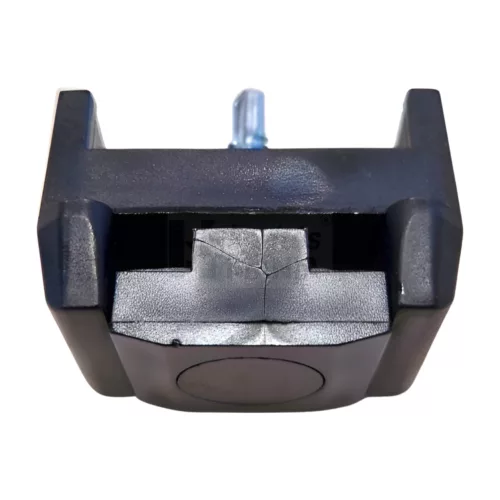 Műanyag táblarögzítő, kerítés táblák oszlopok előtti rögzítéséhez fekete