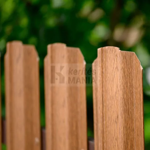 Bordázott lemez kerítésléc – aranytölgy