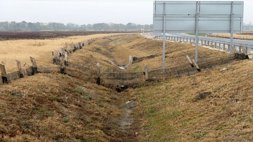 A békarács és hüllőterelő megmenti az állatok életét is
