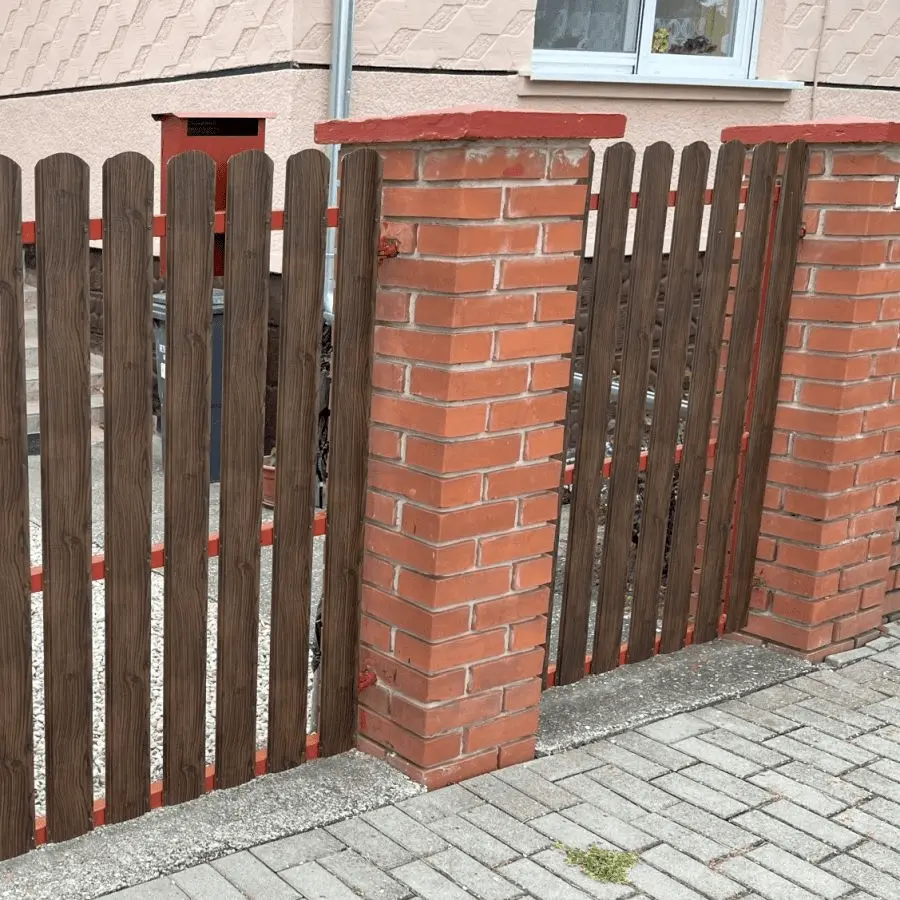 Fém kerítésléc útmutató